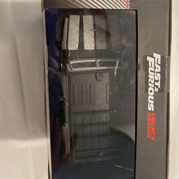 Jada Fast & Furious Legacy Series Tej’s Jeep Wrangler & Dom’s Dodge Charger R/T - Picture 4 of 6